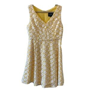ModCloth Size Large Yellow White Eyelet Overlay V Neck Shift Sundress Dress